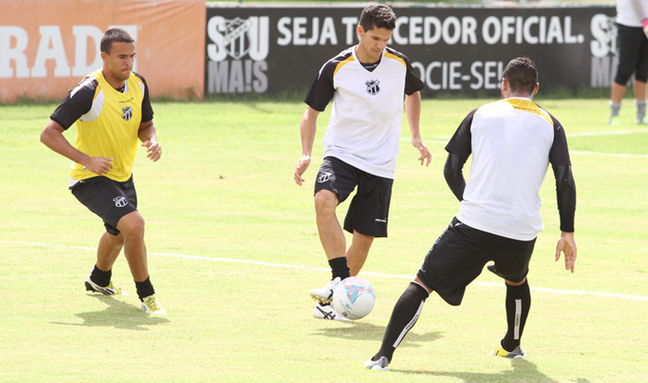 Leandro Campos comandou um treino técnico nesta manhã