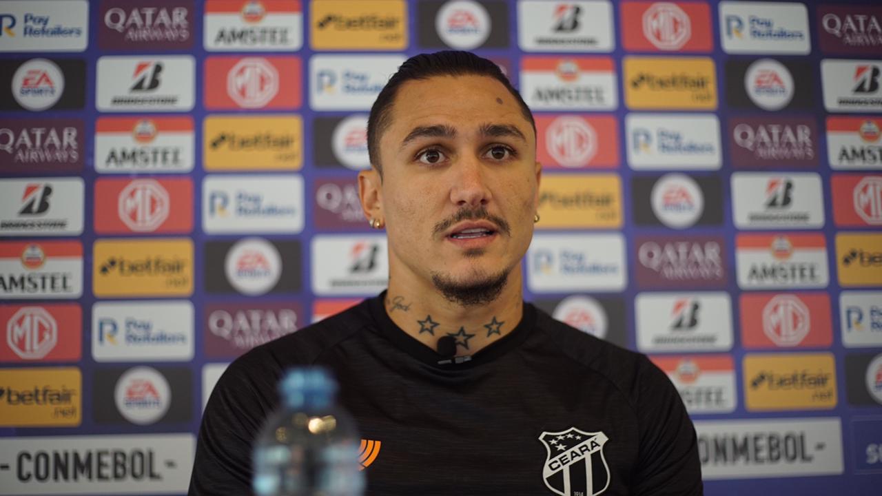 Em solo argentino, Vina concede entrevista coletiva, de olho no Arsenal de Sarandí
