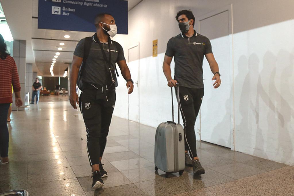 Após treinar em Porangabuçu, elenco segue viagem para São Paulo