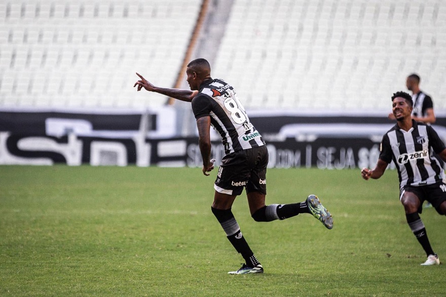 Em jogo emocionante, Ceará marca aos 49 minutos e vence o Grêmio na estreia da Série A