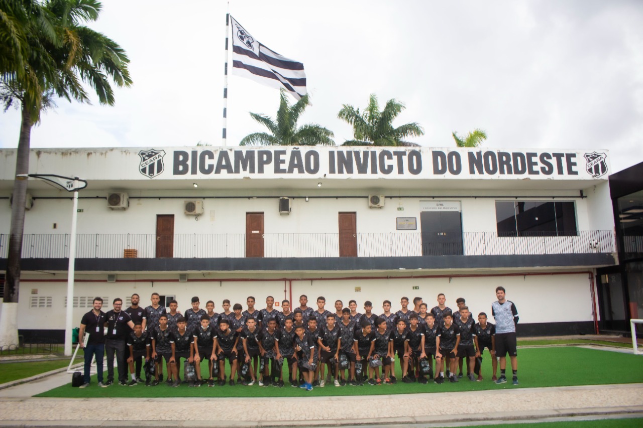Base: Categoria Sub-14 do Ceará realiza visita ao Centro Cultural em Porangabuçu
