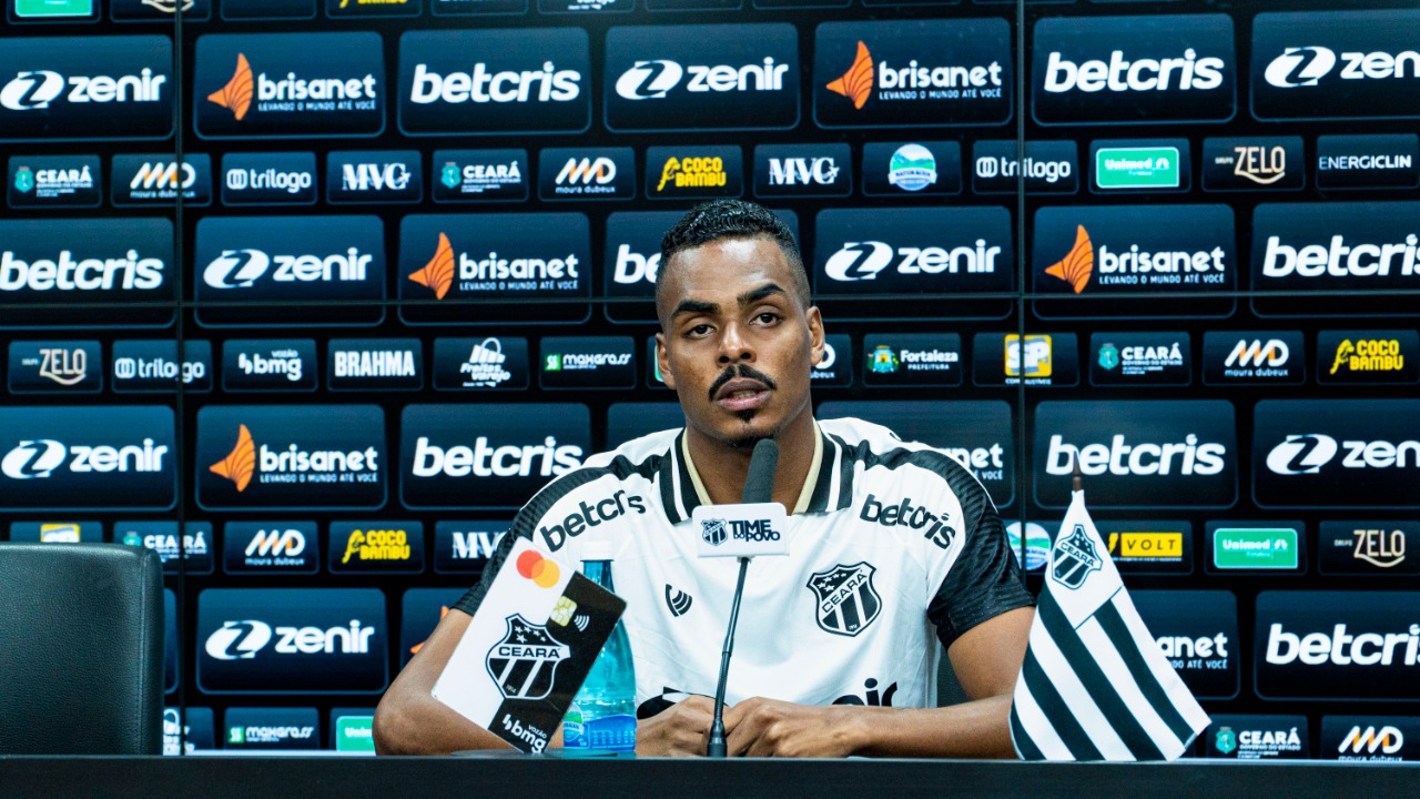 Em entrevista, o volante Caíque Gonçalves é apresentado oficialmente à imprensa