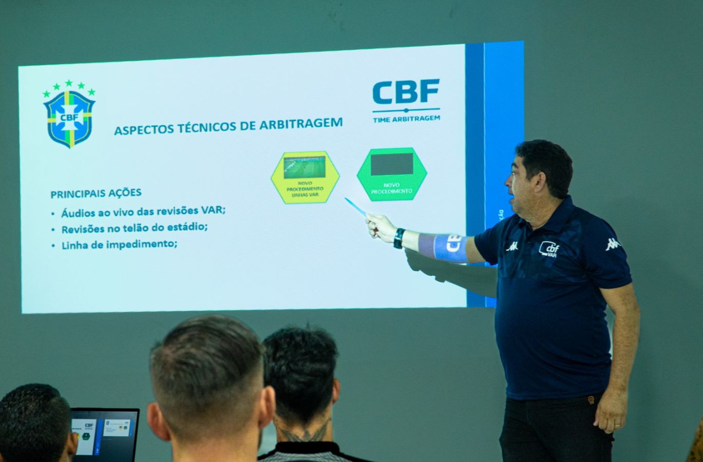 Antes de estreia na Série B, elenco alvinegro participa de palestra sobre protocolos de arbitragem da competição