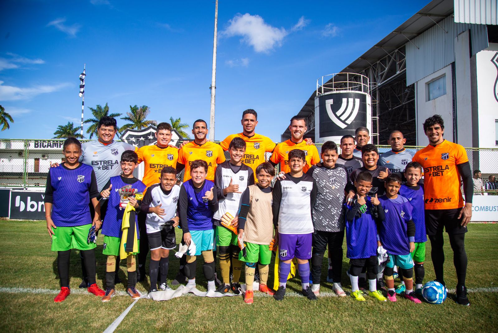 No dia do goleiro, paredões alvinegros realizam um encontro com os arqueiros das categorias de iniciação