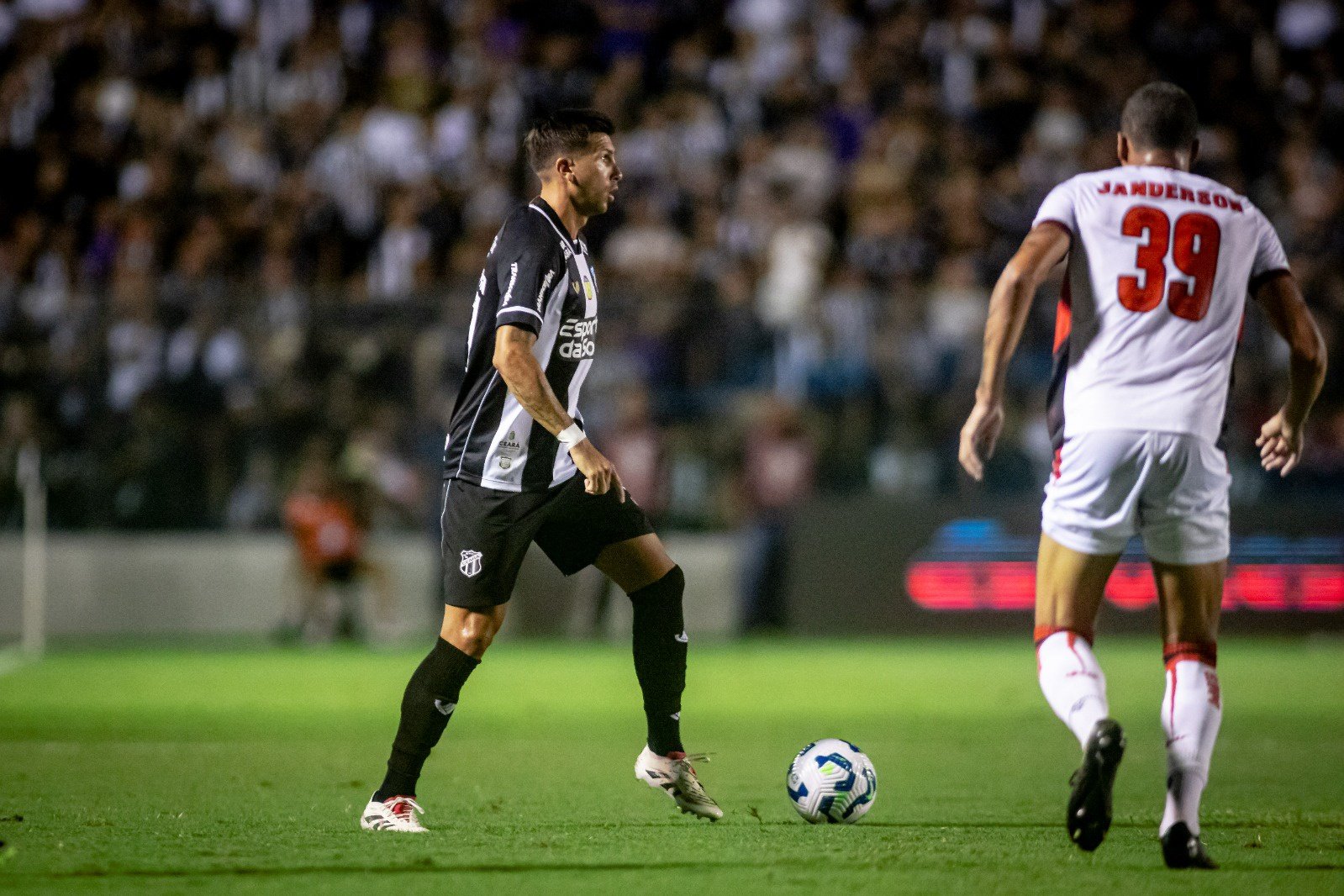 Líder em assistências, Mugni valoriza momento e cita resiliência do Ceará para vencer mais uma na Série A