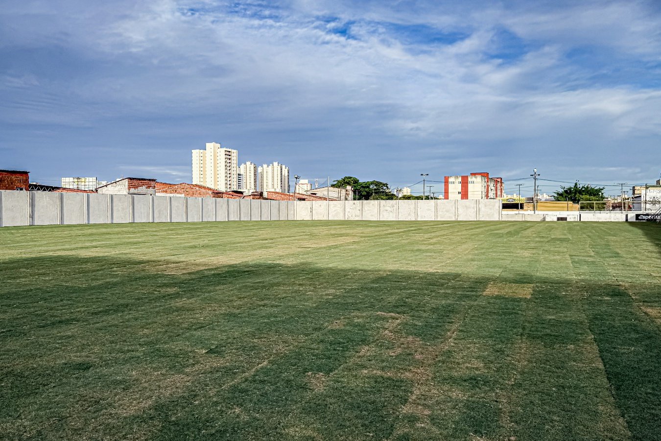Ceará conclui plantio do gramado do campo anexo de Porangabuçu