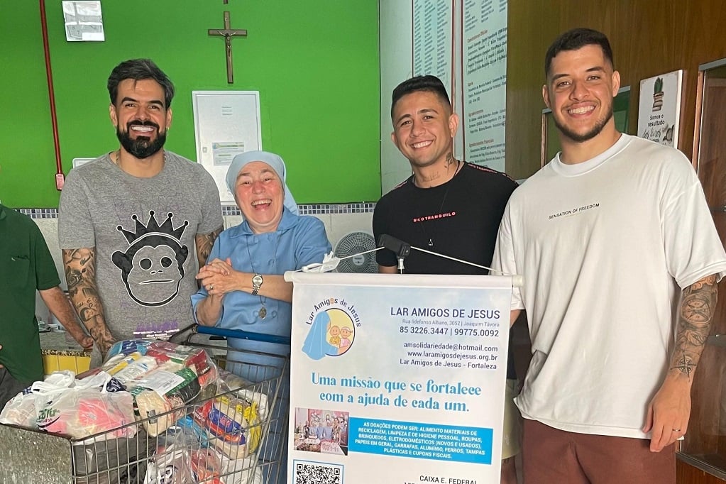 Futsal: Atletas alvinegros promovem “bicho solidário”, arrecadam alimentos e realizam doação em instituição da Capital