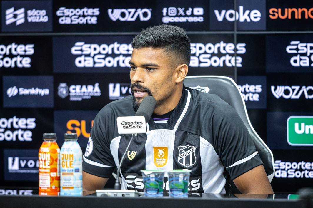 Apresentado à imprensa, Ronald elogia Mozart e comenta disputa entre zagueiros: "Sadia e com muito respeito"