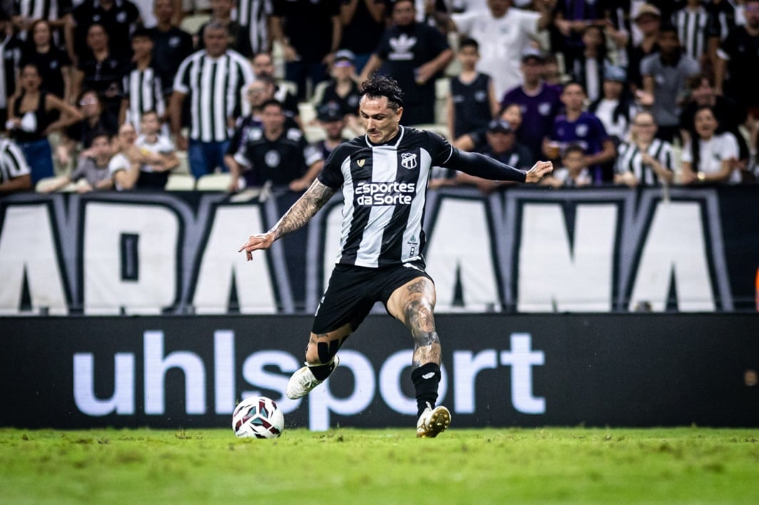 Após vitória, Vina exalta início do Ceará na Série B e destaca apoio da Nação: “Trazê-los cada vez mais para o nosso lado”