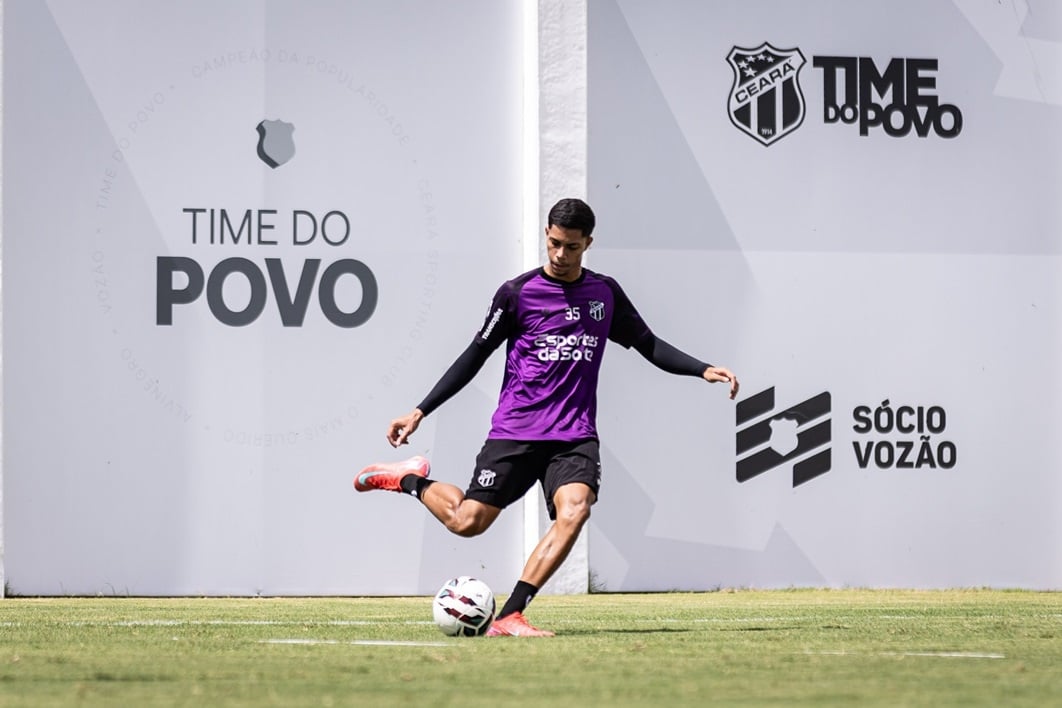 Ceará faz penúltimo treino na capital cearense antes da viagem