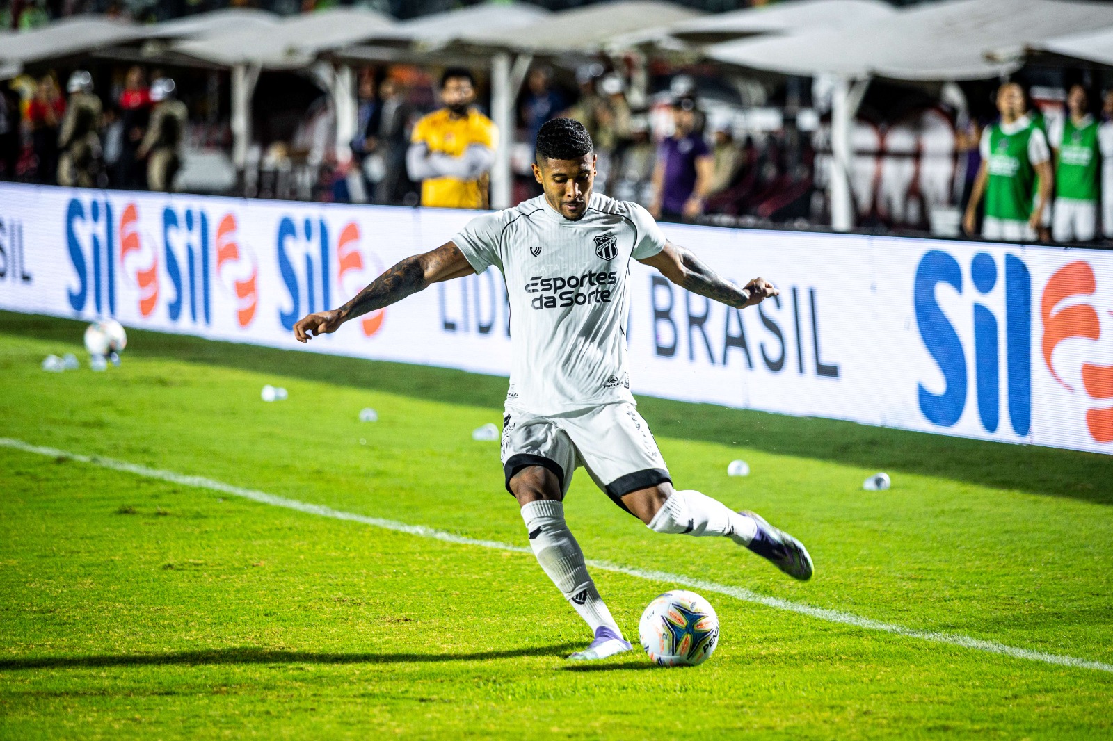 No Jorjão, Ceará visita Novorizontino pela 10ª rodada do Campeonato Brasileiro