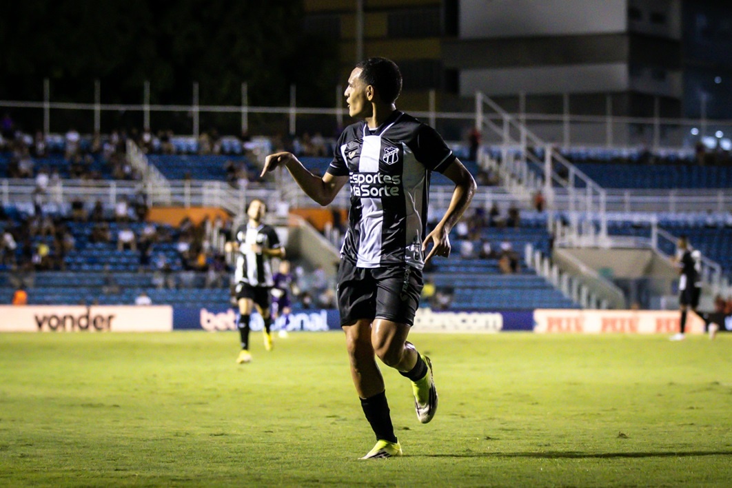 Com gol e assistência contra o Avaí, Melk alcança 12 participações em gols na temporada: "Momento incrível"