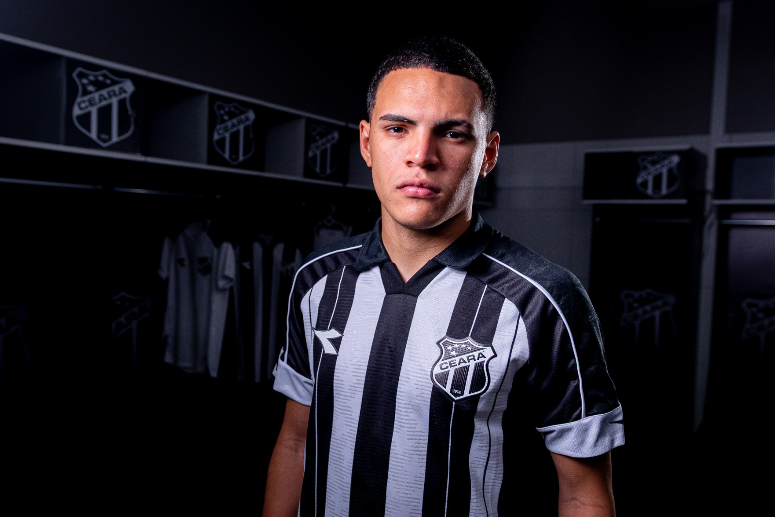 Saiba onde está sendo vendido o novo uniforme do Ceará lançado pela Diadora