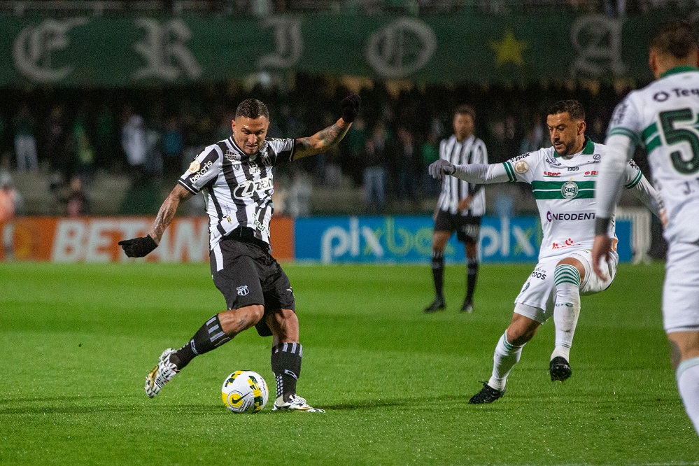 Fora de casa, Ceará é superado pelo Coritiba por 1 a 0 no Brasileirão