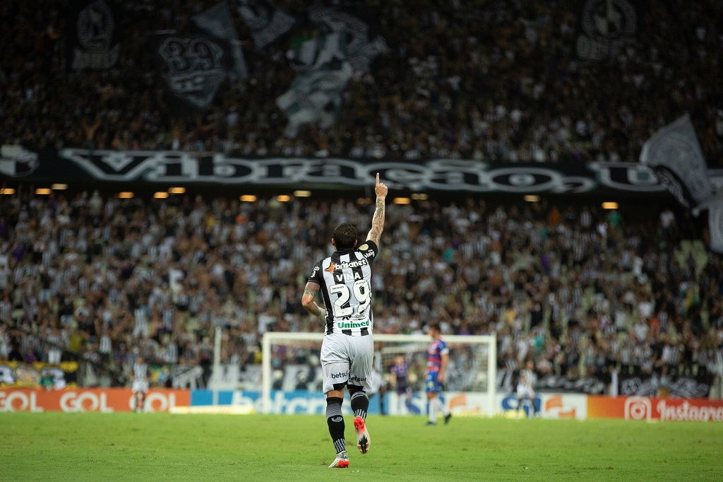 Histórico: Após marcar duas vezes no Clássico-Rei, Vina se torna o maior artilheiro do Ceará em Campeonatos Brasileiros