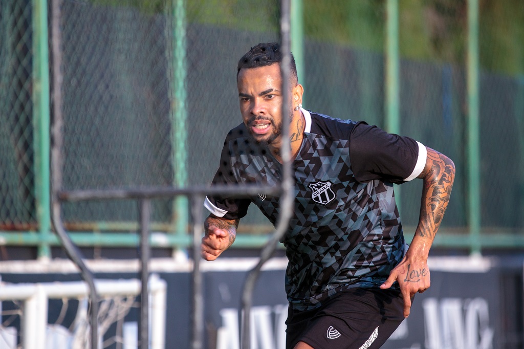 Atacante Dentinho será apresentado oficialmente nesta segunda-feira, 07/03