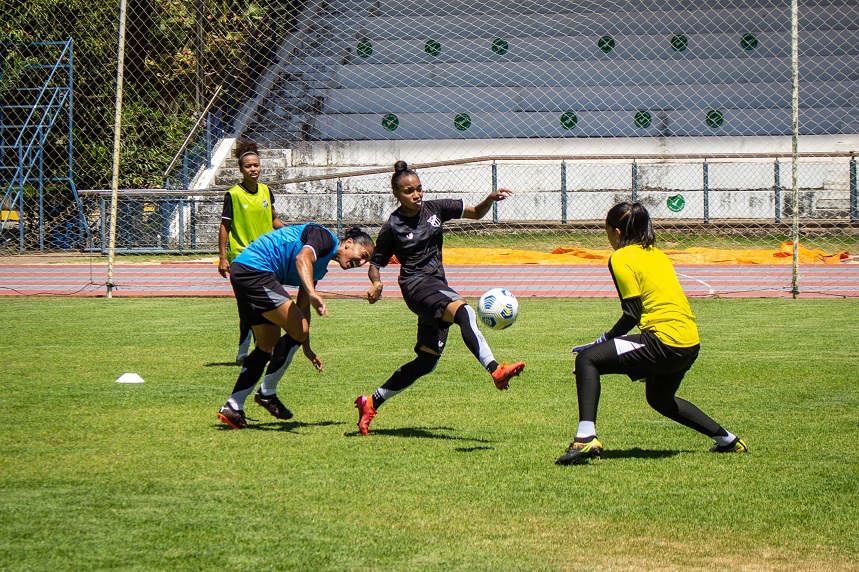 Fut. Feminino: Elenco alvinegro se reapresenta e realiza treinamento no campo da Unifor