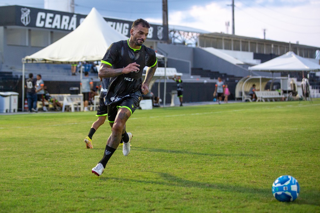 No Vovozão, elenco alvinegro finaliza preparação para primeiro jogo em casa da Série B