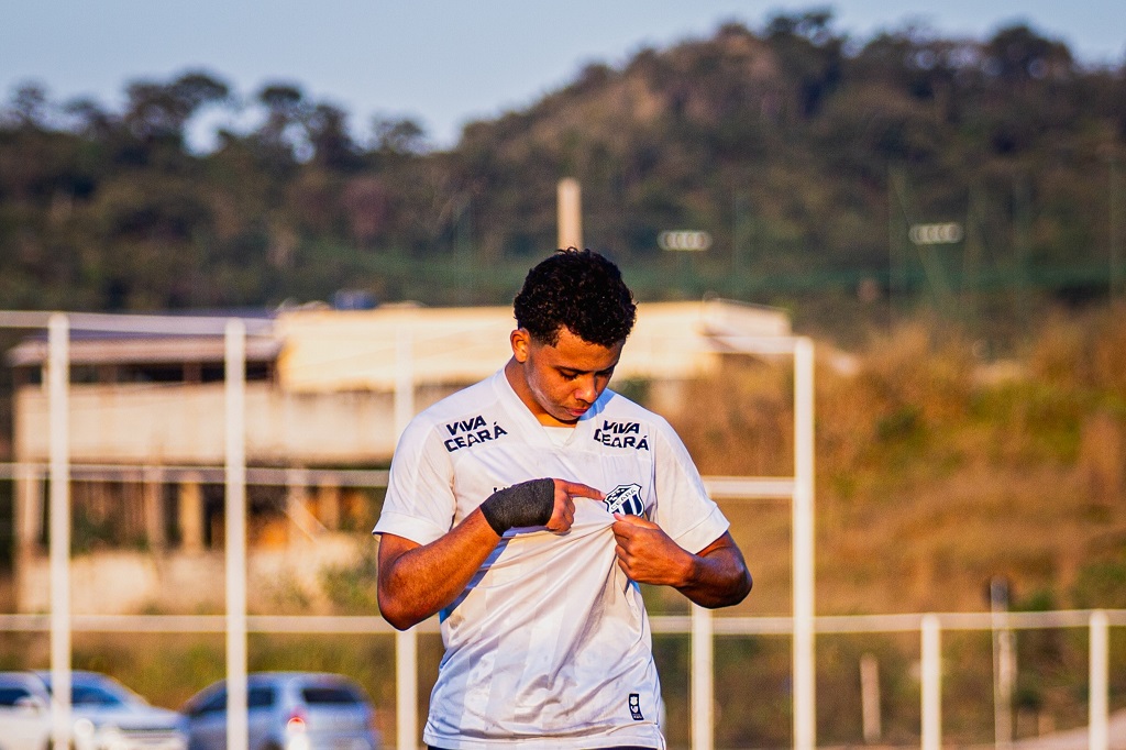 Artilheiro da Copa Brasileirinho, Cláudio Gama celebra título conquistado: “Voltar à Capital com o troféu e a artilharia”