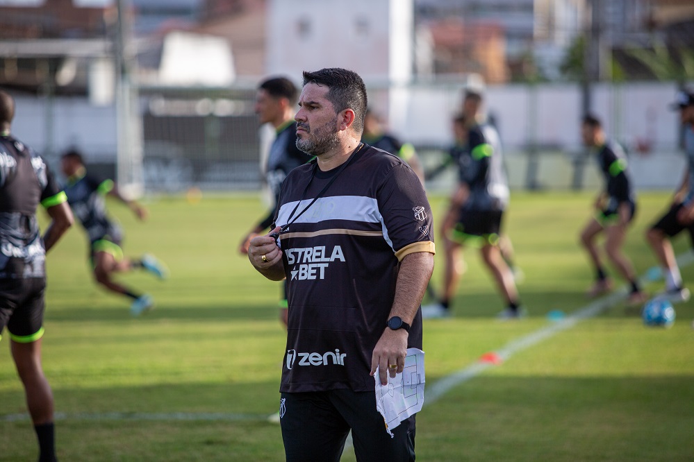 Elenco alvinegro se reapresenta e faz o primeiro treino sob o comando de Eduardo Barroca