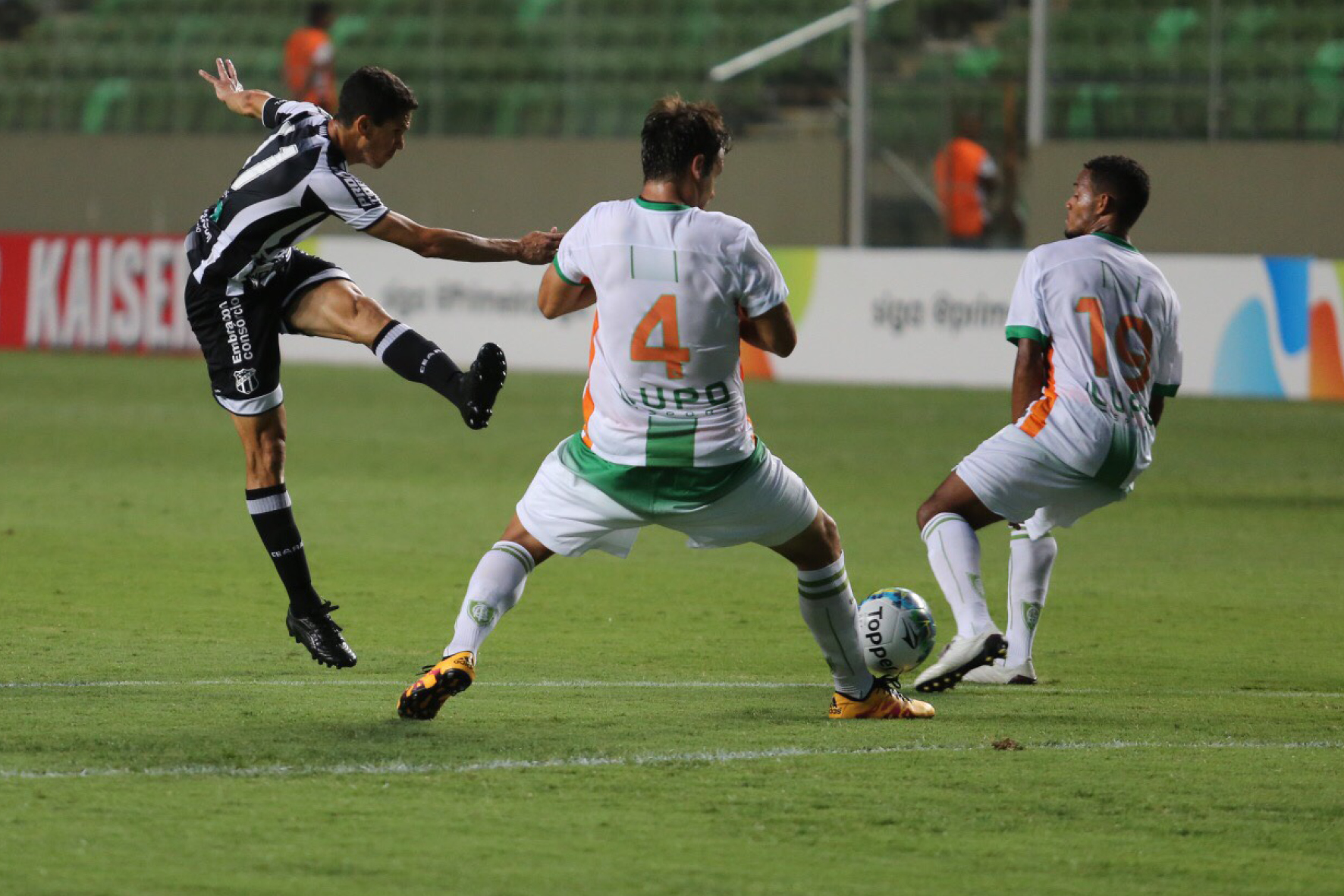 No Estádio Independência, Ceará empata sem gols contra o América/MG