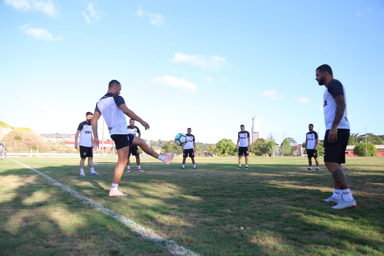 Já em Recife, Vovô realiza treino apronto no CT do Náutico