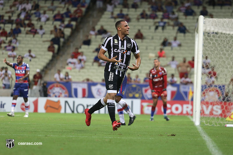 Renovou! Ceará estende contrato com atacante Arthur até maio de 2021