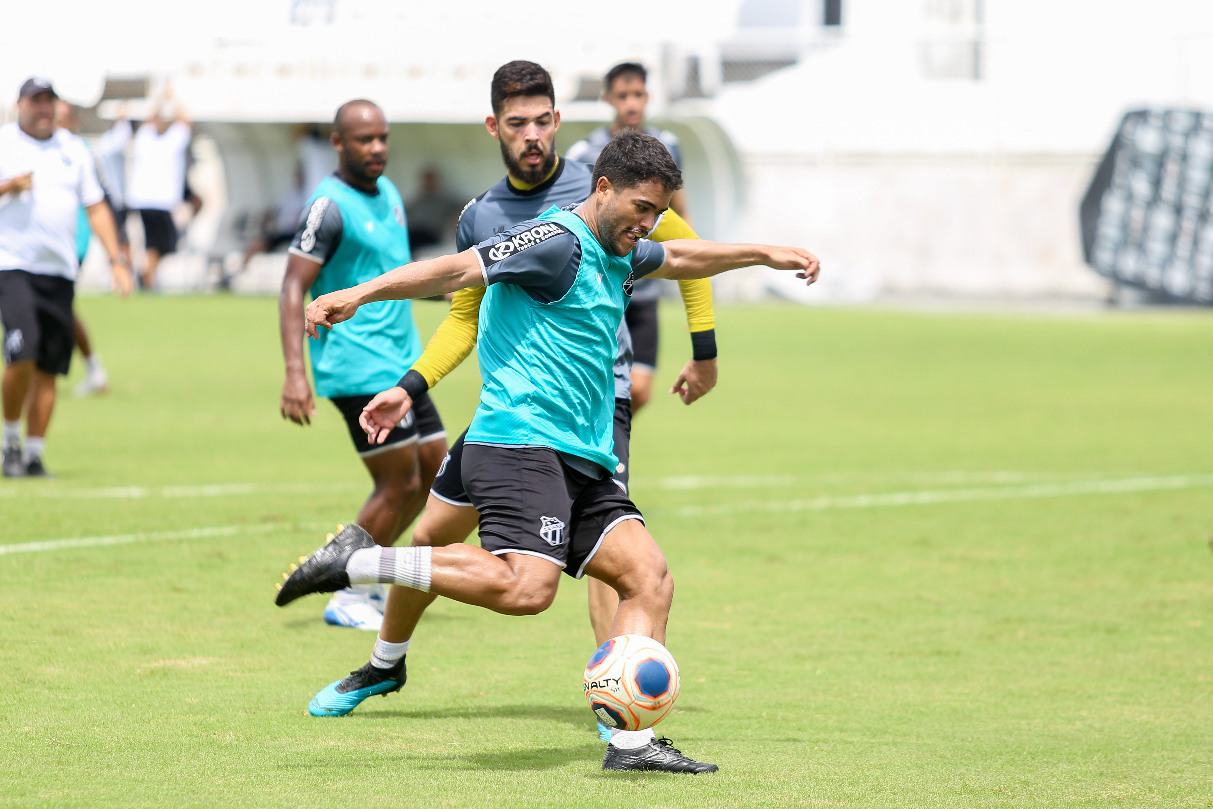 Felipe elogia Enderson Moreira, comissão e elenco alvinegro: "O trabalho está sendo bem feito”