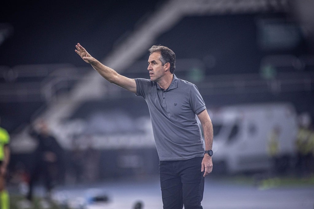 Condé comenta sobre postura alvinegra e confronto com o Botafogo e cita luta pelo resultado até o fim do jogo