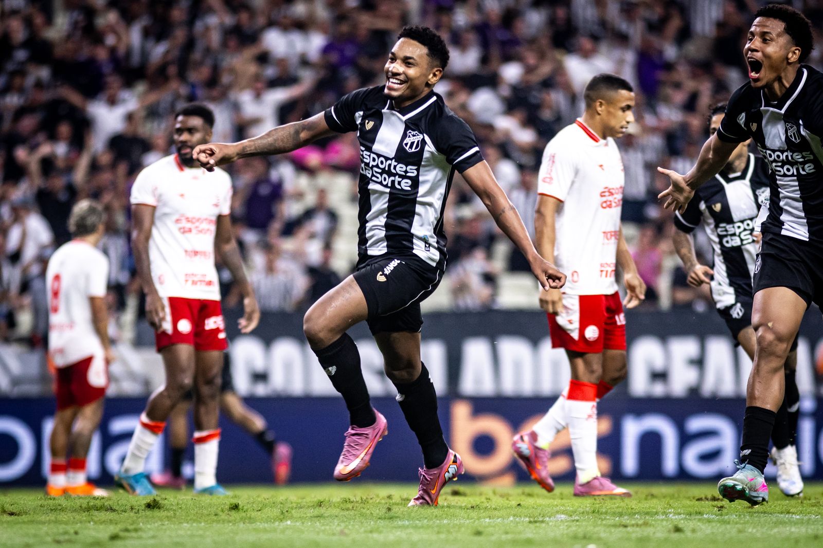 Camp. Brasileiro: Ceará vence Náutico por 1 a 0 e alcança liderança da Série B