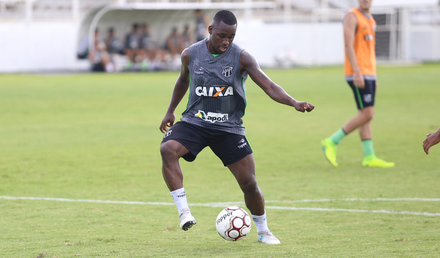 Formado no Flamengo, Ceará acerta com meia-atacante Cafu 