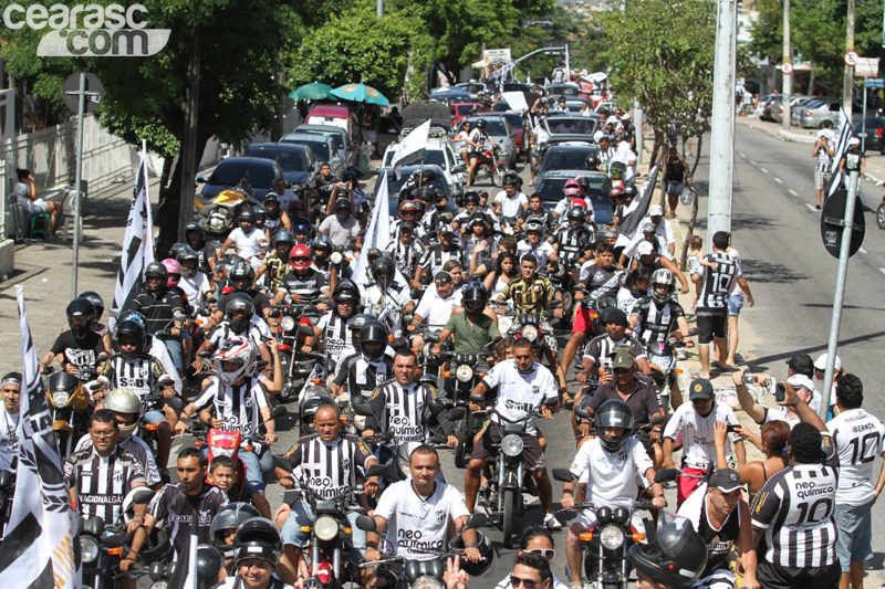 Carreata do BI: Alvinegros pintam a capital de preto e branco