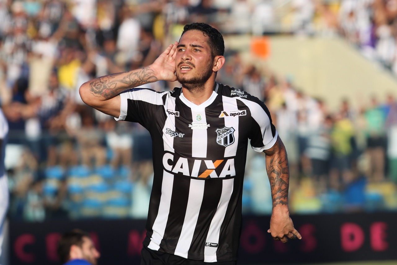 No PV, Ceará é superior e bate o Fluminense com gol de Leandro Carvalho