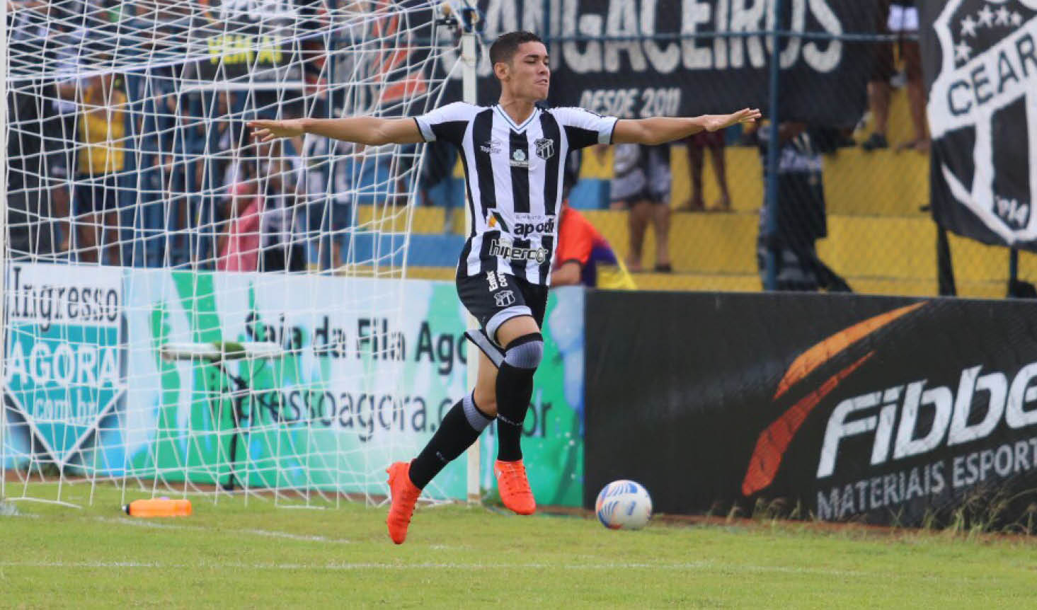 Contra o Itapipoca, Ceará sai na frente com Rafinha, mas cede empate no fim