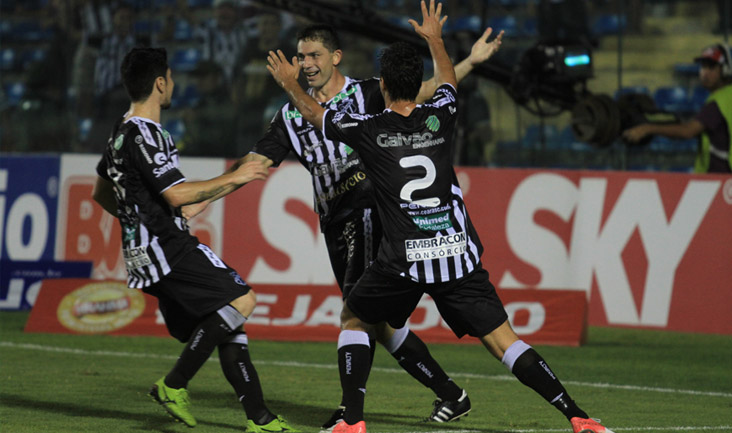 Com ataque inspirado, Ceará vence o São Caetano por 4 x 2