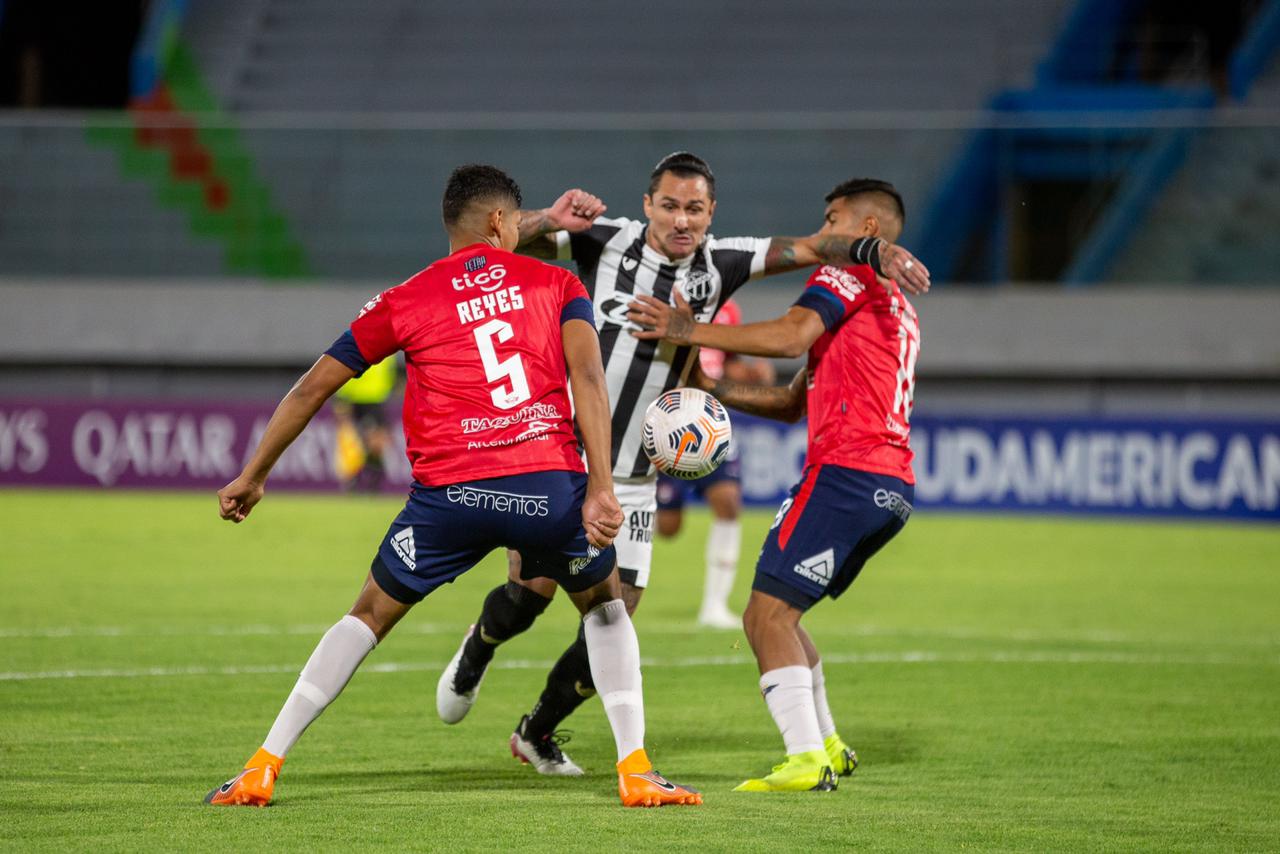 Na altitude, Ceará tropeça para Jorge Wilstermann e se despede da Sul-Americana