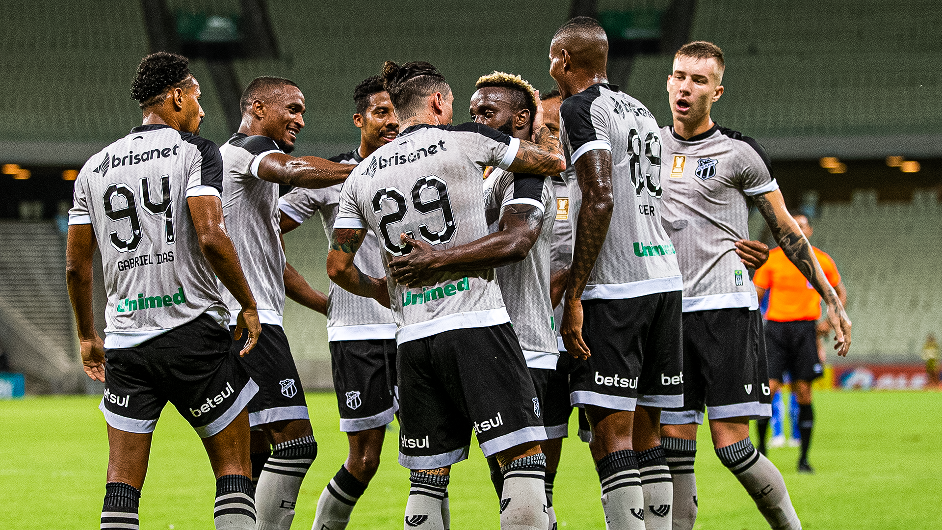 Com gols de Speed Mendoza e Felipe Vizeu, Ceará vence CSA/AL por 2x0, na Arena Vozão