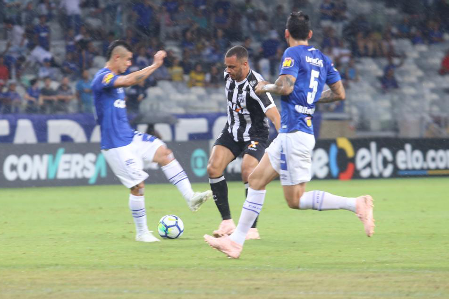 No Mineirão, Arthur é letal, Ceará vence o Cruzeiro e deixa o Z-4 do Brasileirão