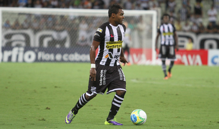 Bola parada de Nikão decide e Vozão supera o Bragantino, no Castelão