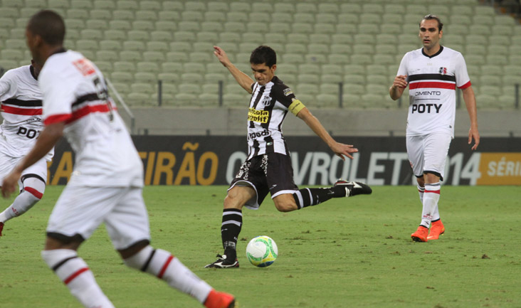 Em jogo de ataque contra defesa, Vozão desperdiça muitas chances e perde