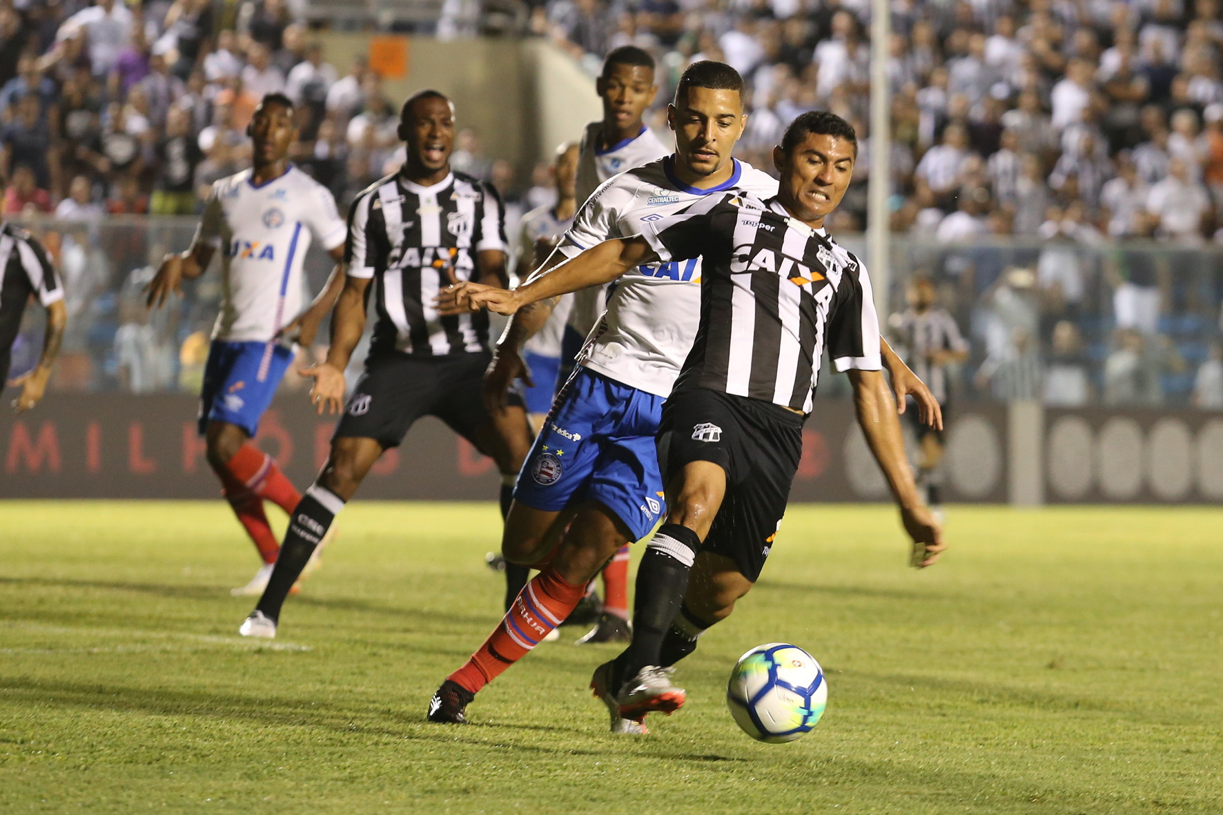 Ceará desperdiça e perde para o Bahia por 2 a 0 no Presidente Vargas