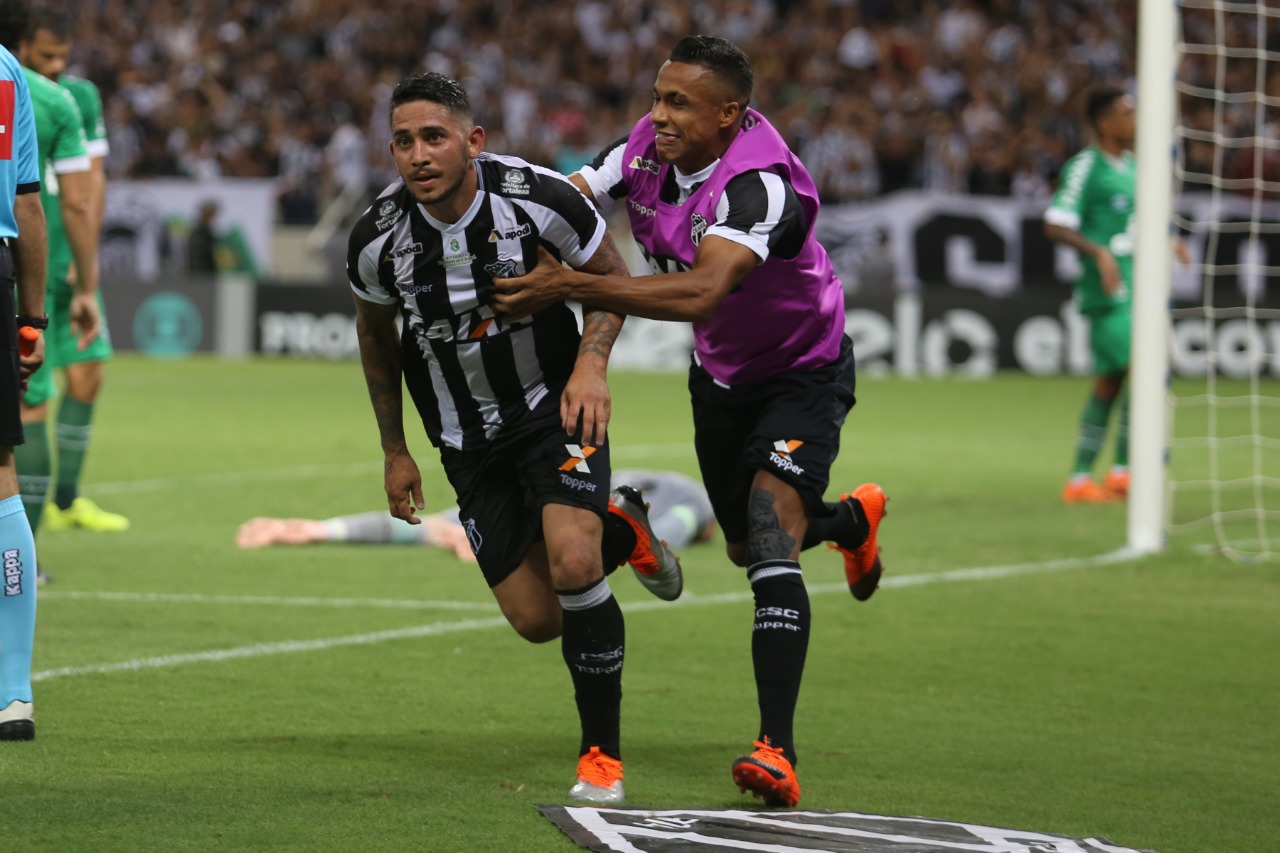 De virada, Ceará vence Chapecoense por 3 a 1 e deixa a zona de rebaixamento