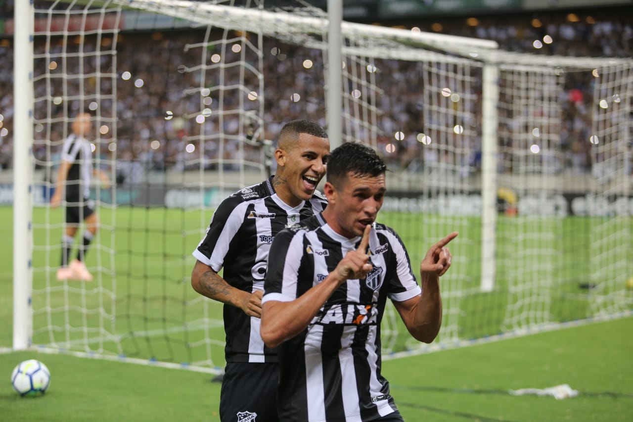 No Castelão, Juninho marca, Ceará bate o Paraná e abre 4 pontos do Z-4