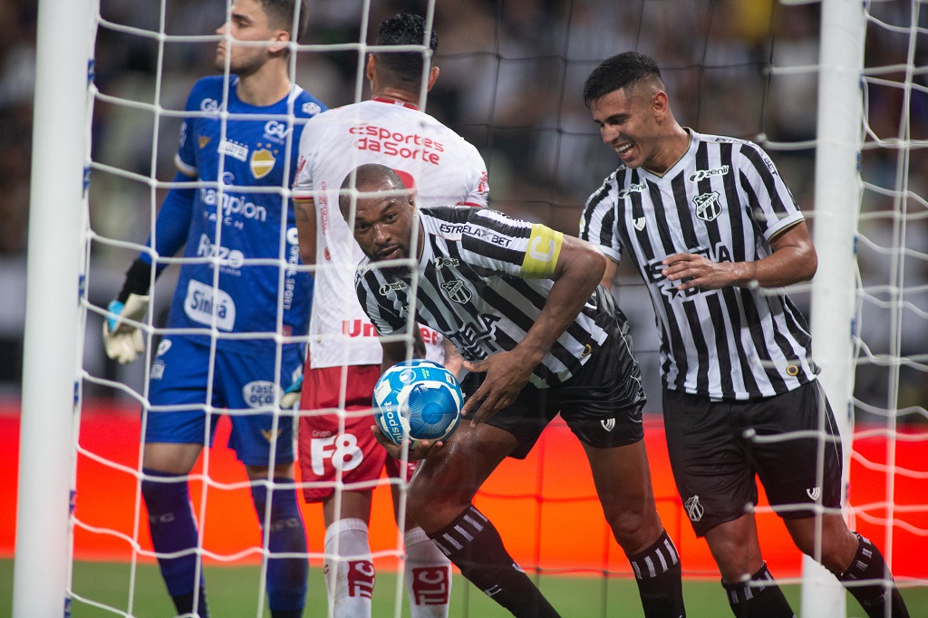 Camp. Brasileiro: Luiz Otávio faz nos acréscimos e Ceará vence o Vila Nova
