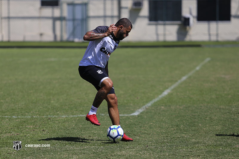 Foco no Botafogo! Ceará realiza trabalhos táticos no Estádio Vovozão