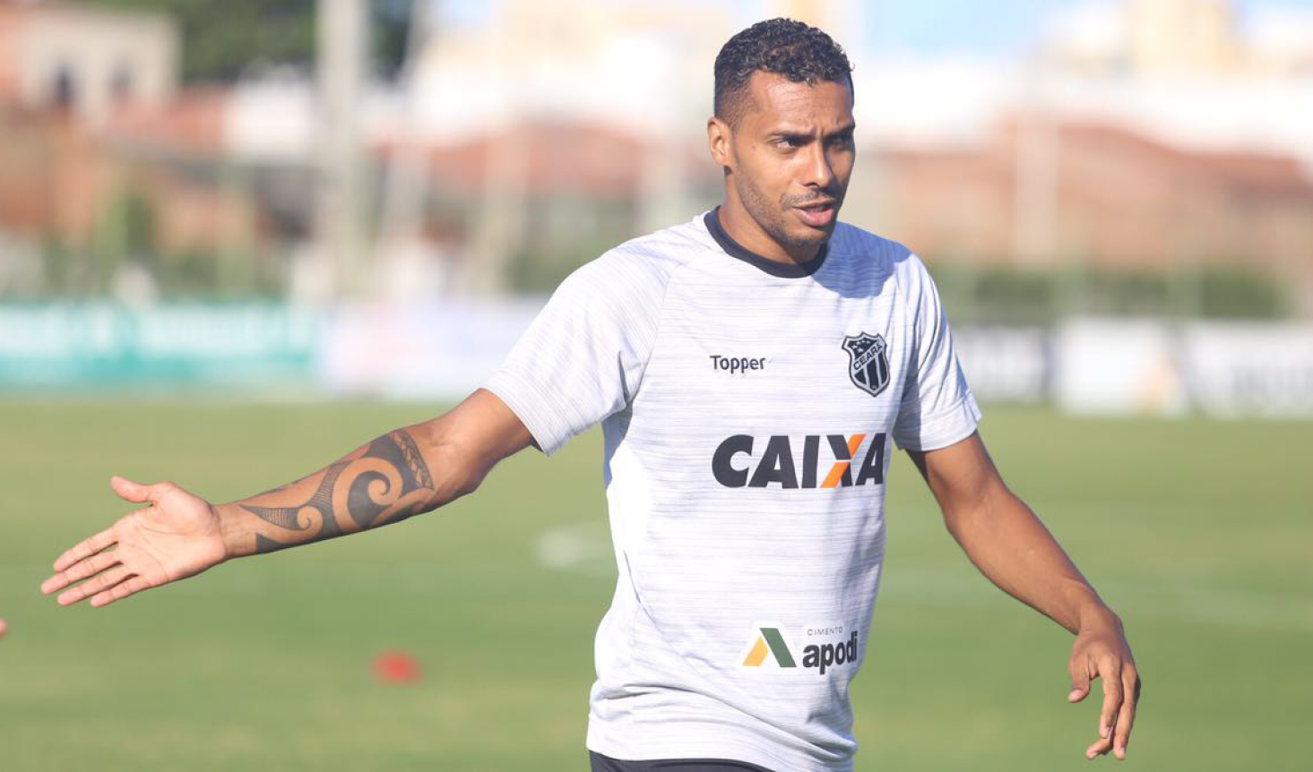 Elton exalta semana intensa de treinos e estudo do adversário