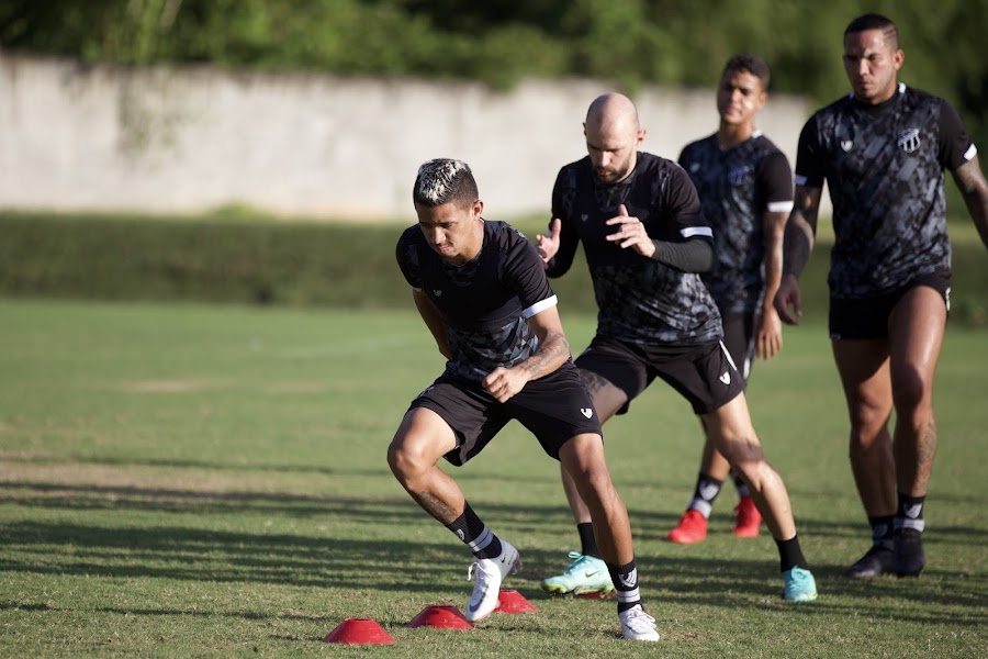 “Ambiente muito bom” no Ceará pode favorecer para 3ª vitória seguida do time, diz Erick
