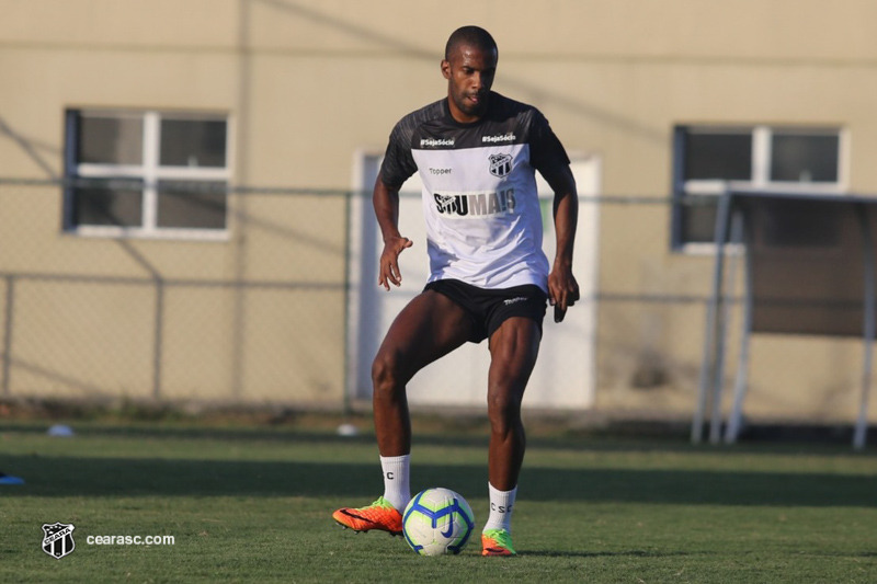 Fabinho fala sobre bom momento pelo Vozão: “Feliz de estar ajudando de alguma forma a equipe”