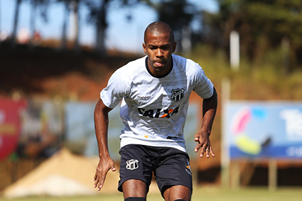 Volante Fabinho é apresentado à imprensa: “Acredito nos desafios. Estou feliz e motivado”