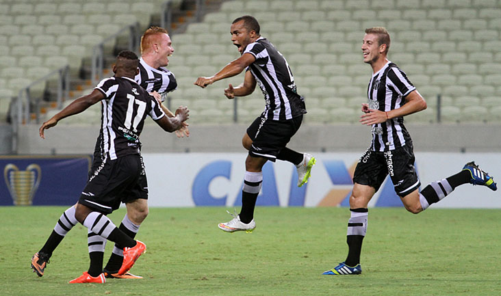 Clássico-Rei: Ceará vence, assume a ponta e comemora classificação 